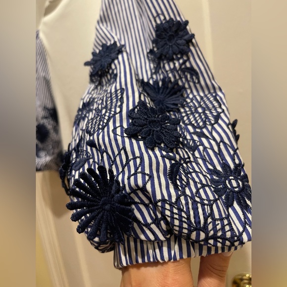 NWT Garcia Top with embroidered Puff Sleeves. - Picture 4 of 5